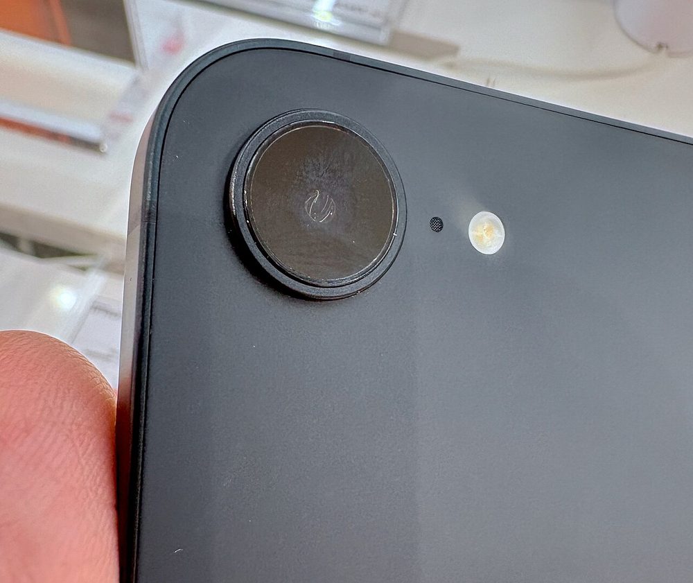 iPhone 16e